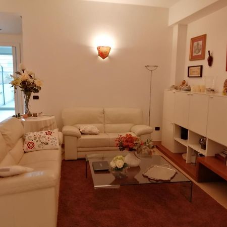 Casa Lauretta - Terrazza - Garage Wifi E Bici Gratuite Villa Lecce Luaran gambar