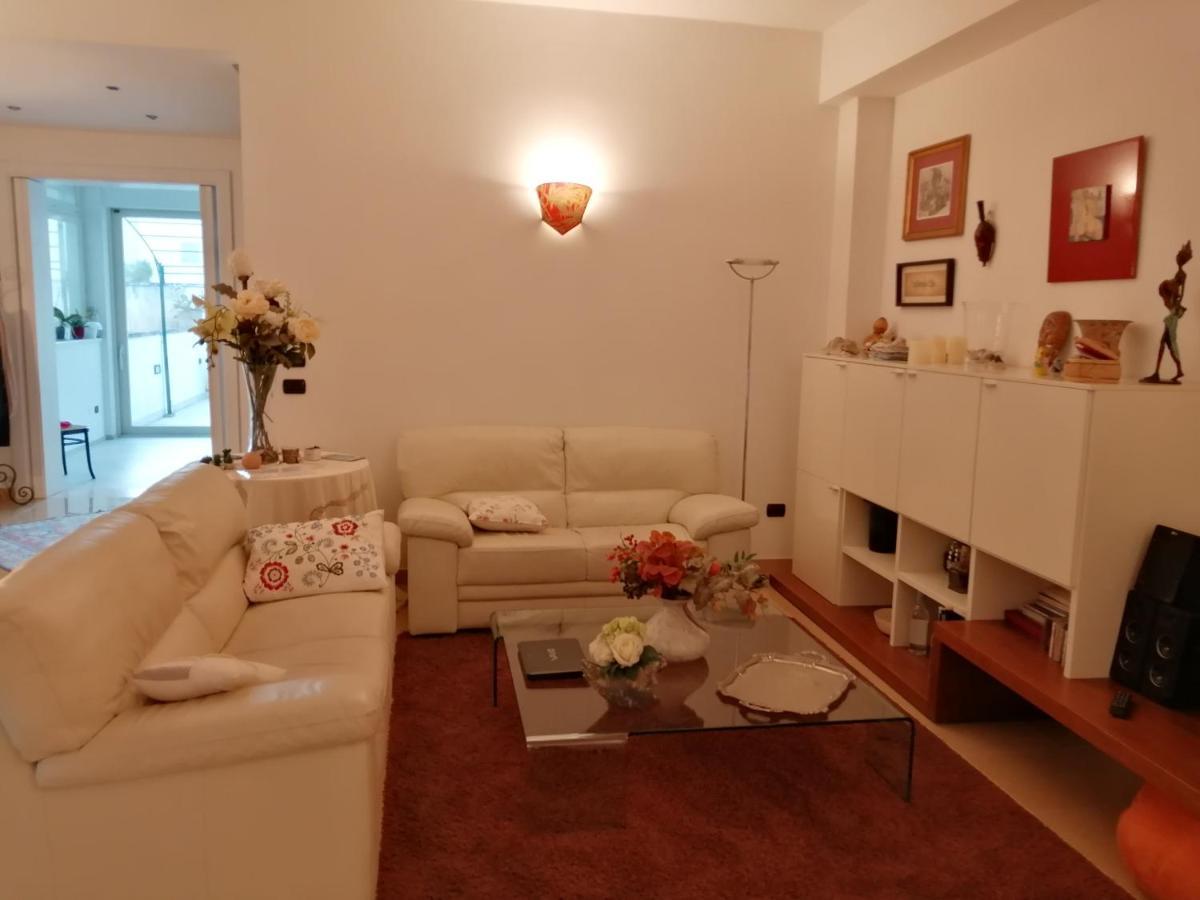Casa Lauretta - Terrazza - Garage Wifi E Bici Gratuite Villa Lecce Luaran gambar