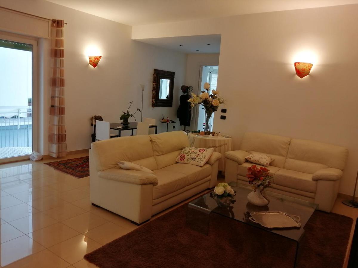 Casa Lauretta - Terrazza - Garage Wifi E Bici Gratuite Villa Lecce Luaran gambar